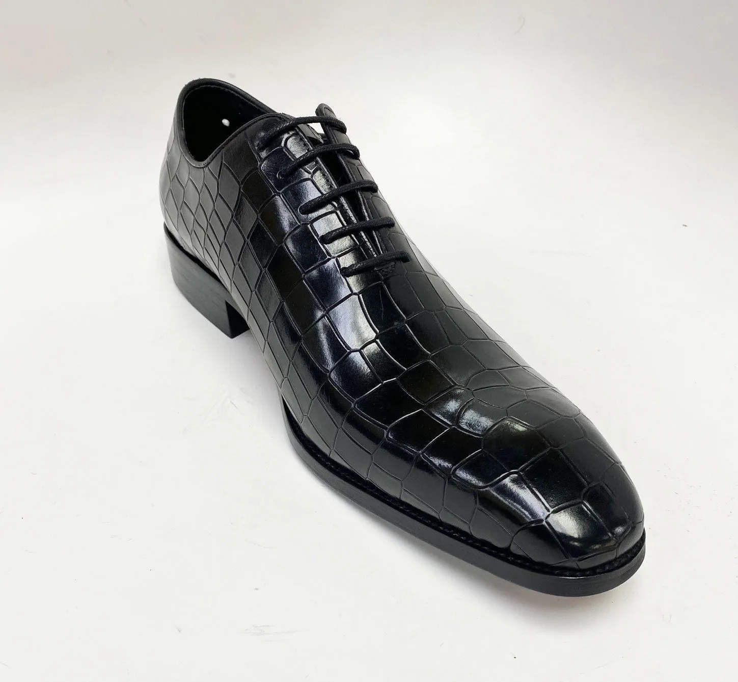 Crocodile Embossed Calfskin Lace-Up Oxford Black