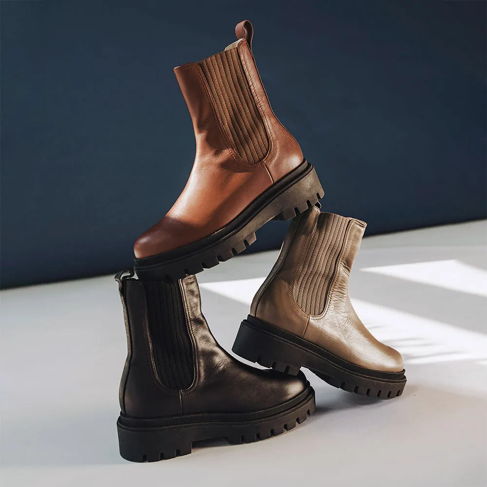 The Alpine Chelsea Boot Onyx