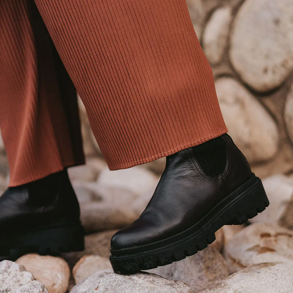 The Alpine Chelsea Boot Onyx