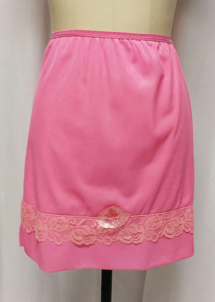 *VINTAGE '50s BERTHA'S LADIES UNDERWEAR LACE & SATIN EMBROIDERED APPLIQUE HALF SLIP IN PINK PEONY