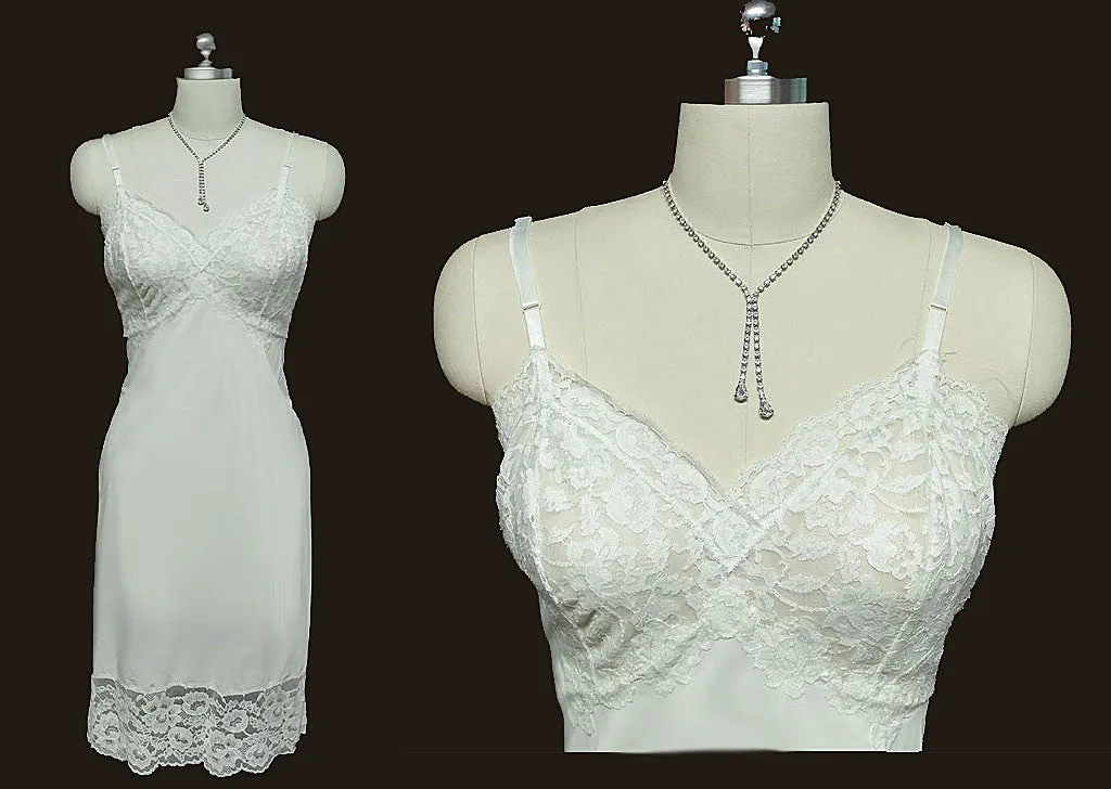 VINTAGE '60s VAN RAALTE DRIPPING WITH LACE AND APPLIQUES