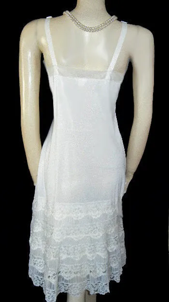 *VINTAGE CAROL BRENT LINGERIE 4-TIER RUCHED NYLON & LACE HEM NYLON TRICOT SLIP IN WEDDING CAKE